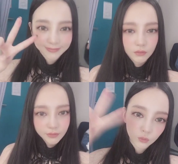  구하라 인스타그램, 블랙 레이스 홀터넥 탑입고 섹시X청순美 발산