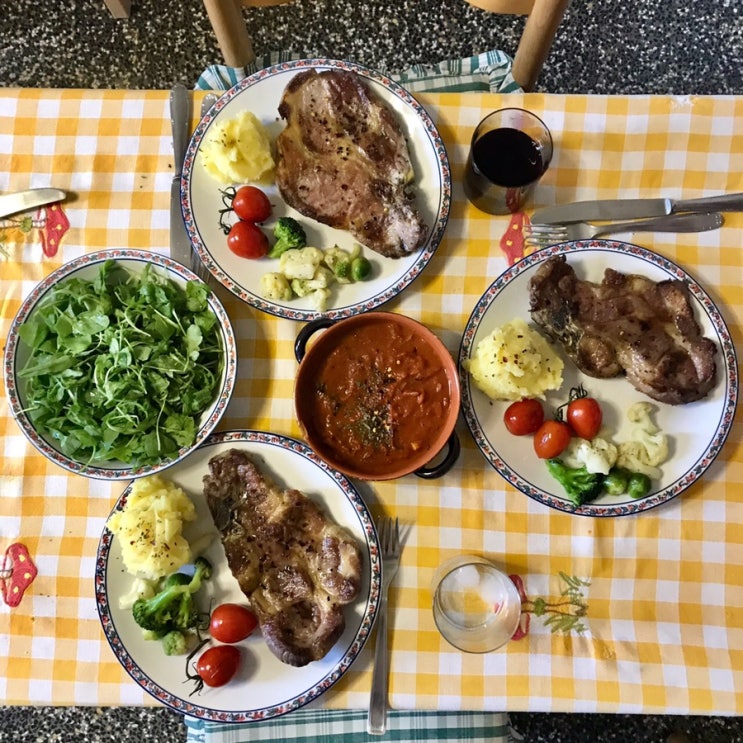  돼지등심 스테이크와 토마토우스터소스 (2019.9.30) Genoa in Italy