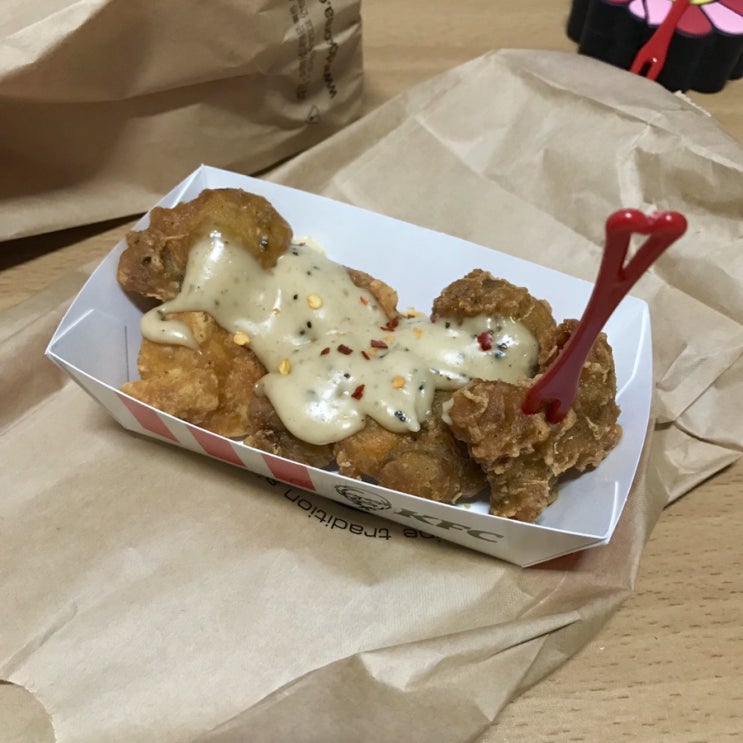 KFC 닭똥집튀김 솔직 먹부림 후기 (+비스켓과 초쿠얄)