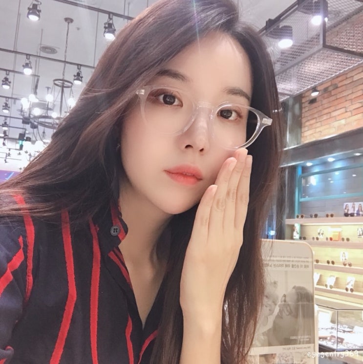  뮤지크 플로트 네오 수성구안경 남궁민. 이동휘 안경 멋스럽네요 