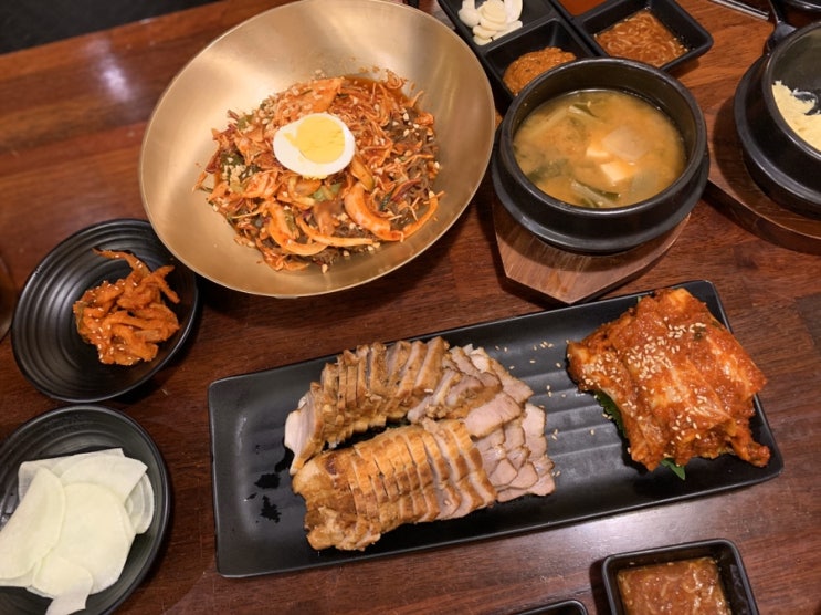  수완지구보쌈 족발을 한곳에서 먹을수있어요