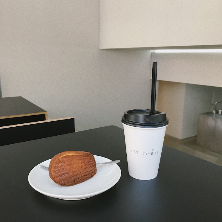  가로수길 카페 ‘웻커피 신사’ wet coffee