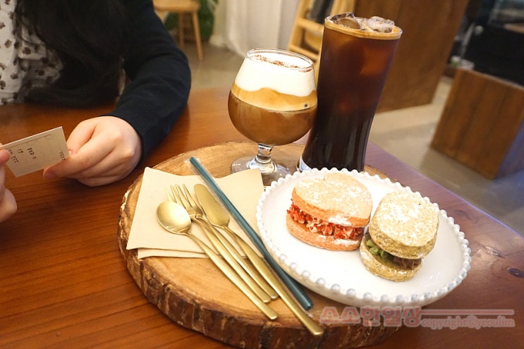  대전 데이트코스 감성적인 카페 잇쉬잇샤, 부드러운 다쿠아즈 맛집