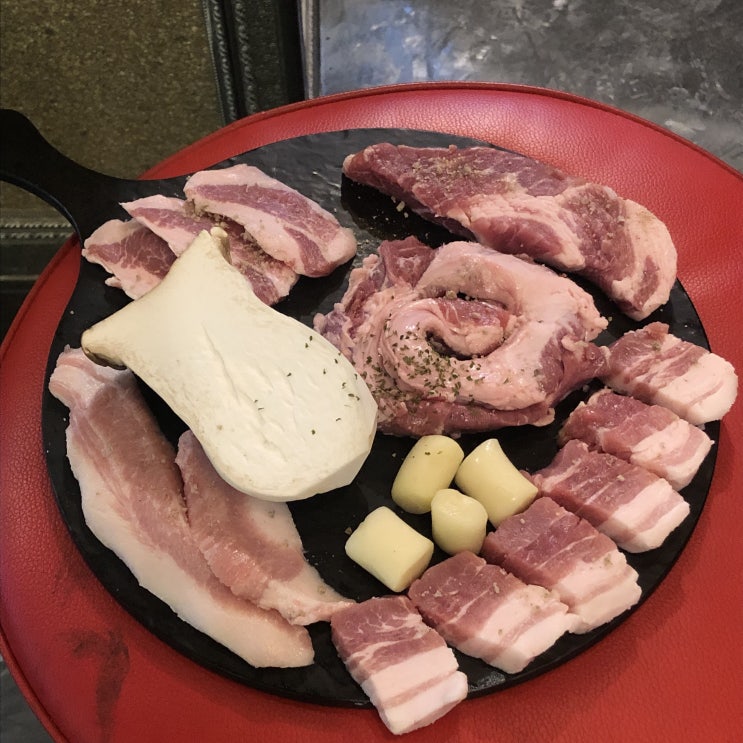  대구 돼지껍데기 맛집 기본 반찬이 풍성한 곳