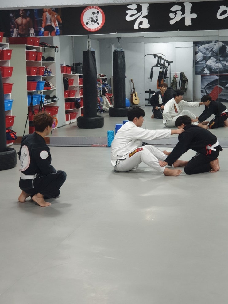  추병원 옆 성인들이 운동하기 좋은곳입니다.