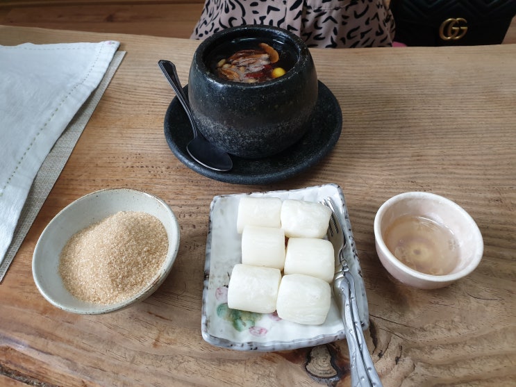  분위기 좋은 전주 효자동 전통 찻집 - 완산다원