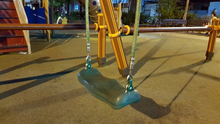  오후 네시 오십이분 작성 일상 포스팅입니다