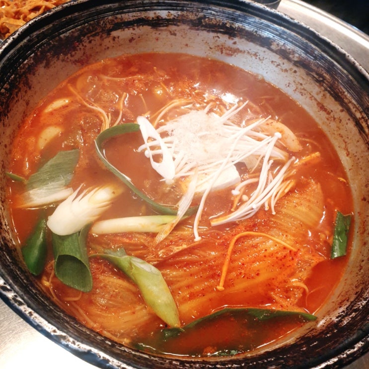 수원 율전동 찌개지존에서 푸짐한 김치찌개로 즐거움을 더하다!