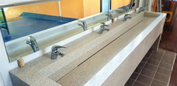 고품격 인조대리석 학교세면대 양치대 일체형으로 시공