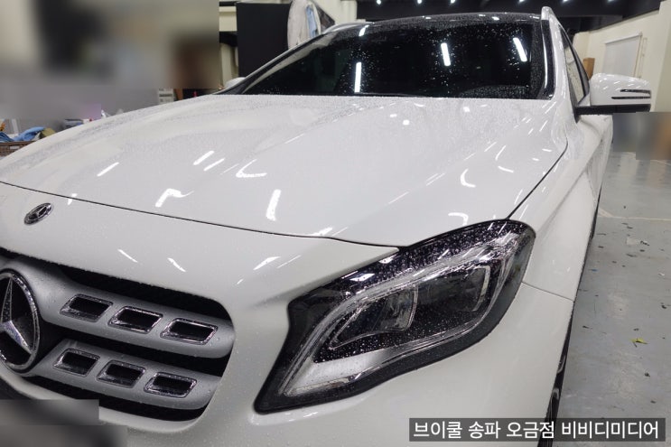  벤츠 2019년식 X156 GLA250 4MATIC 차량에   키레스고 (Keyless GO) 손잡이 장착 작업을 진행하였습니다.