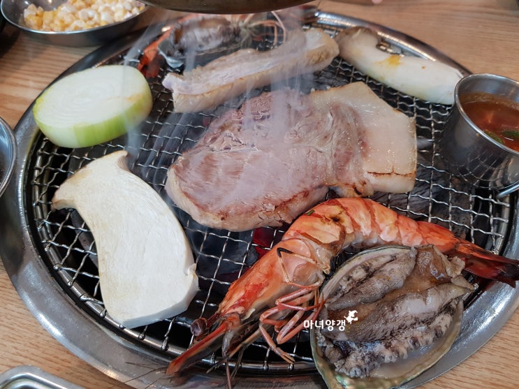  제주 동쪽 코스 - 태풍도 식후경 커큐민 흑돼지