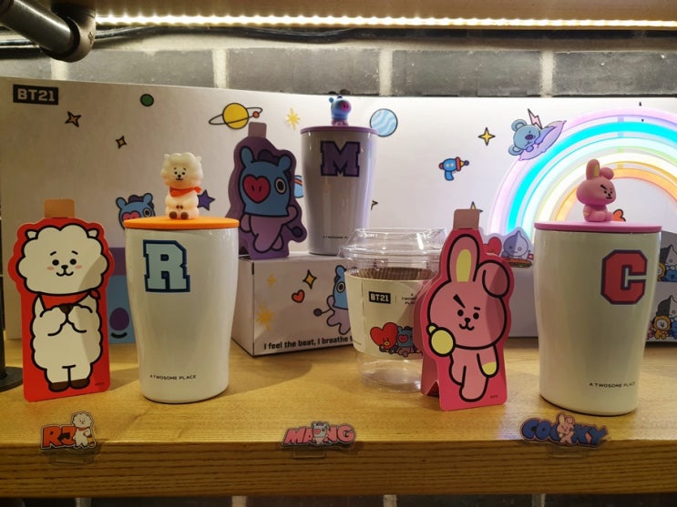  투썸플레이스 BT21 음료 구매시 피규어 스텐컵 만원