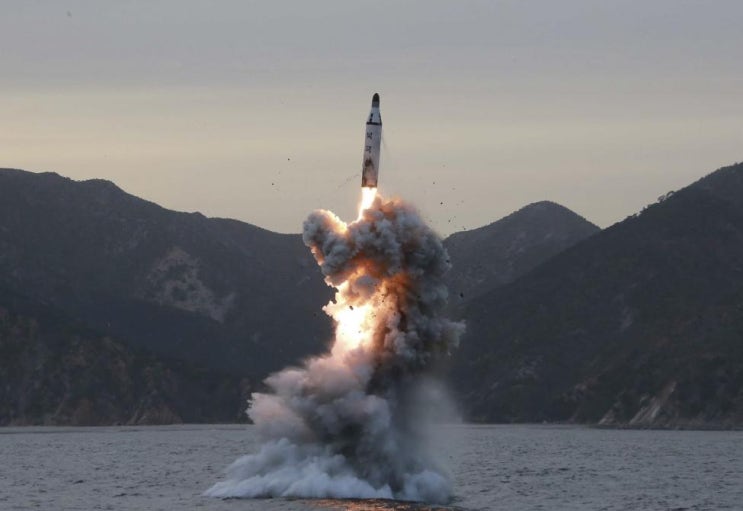 북한 SLBM 발사, 내년 이 나라의 운명이 좌우된다.