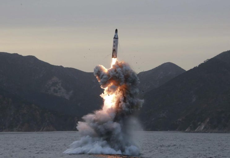  북한 SLBM 발사, 내년 이 나라의 운명이 좌우된다.