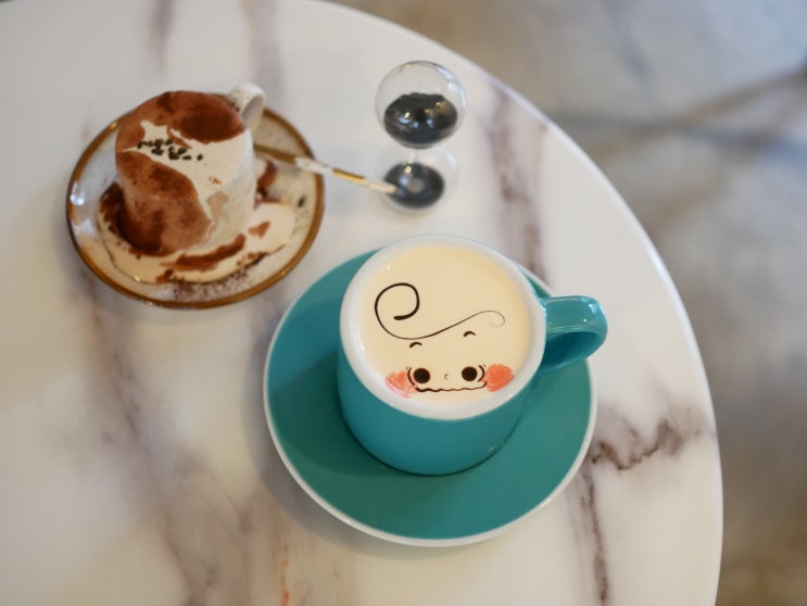  이태원 카페 씨스루 크리마트 커피가 특별해