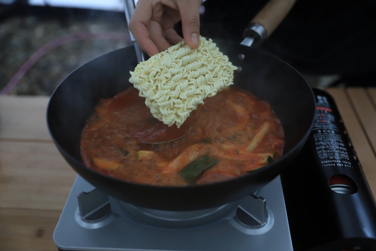  돼지고기 짜글이 만들기~! 간단하고 군침도는 부산댁 캠핑음식
