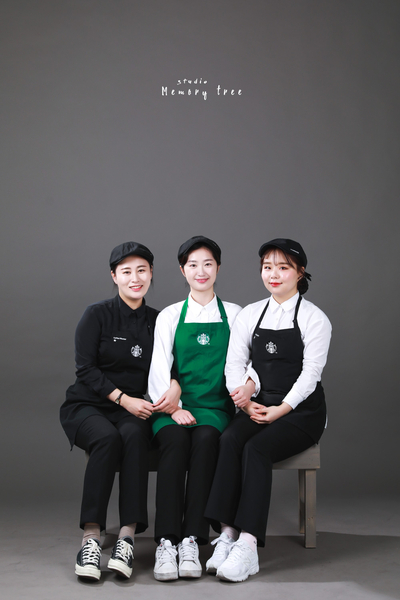  마산 우정사진, 동료들과 흑백사진 ! 