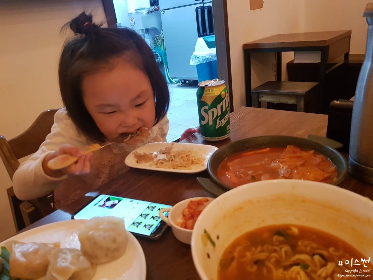  대구만두 집어삼키기! 칠곡배달맛집
