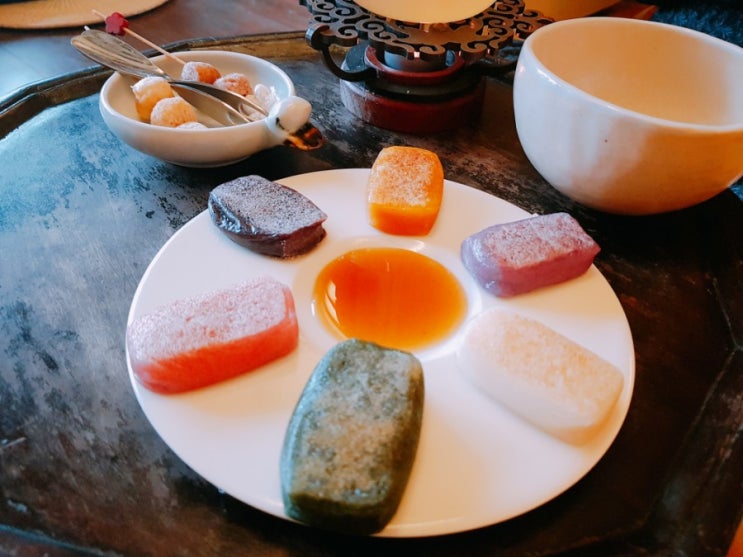  [경주여행] 황리단길 카페 한옥의 멋과 맛있는 오색 인절미 맛보다, 카페 빛꾸리