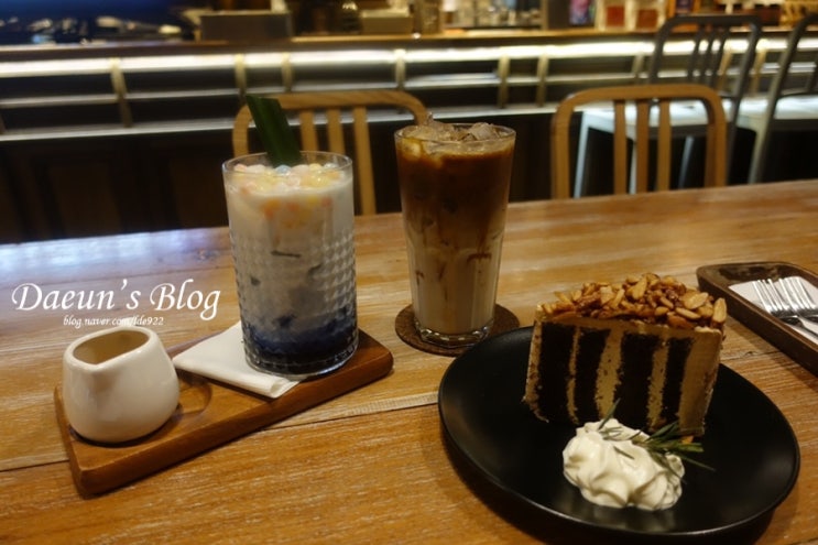  방콕 프롬퐁역 근처 카페 Casa Lapin x26 분위기 좋아