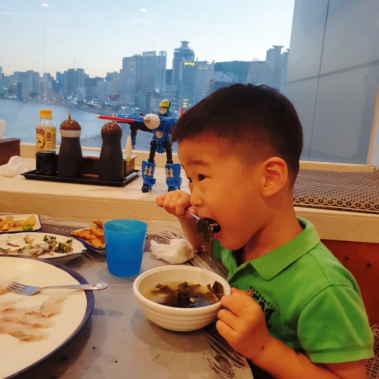  바가지 없이 회 먹는 비법, 부산 민락회센터 <거창 상회>