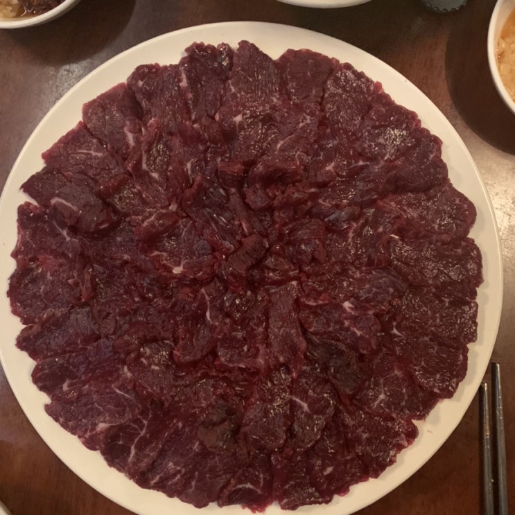  코끼리 아가씨는 코가 손이래