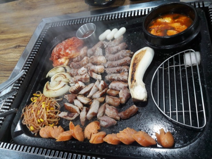  돌판꽃삼겹살 창원도계동맛집, 국내산 고기모둠 순두부찌개 볶음밥 먹방
