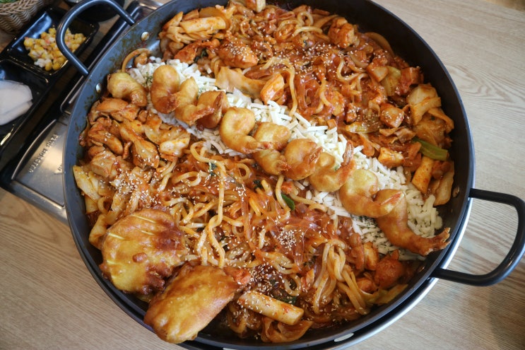  복현동 맛집 홍춘천치즈닭갈비 복현점 새우치즈닭갈비 비주얼 군침돌아