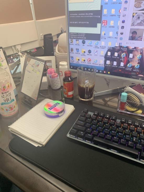 지저분한 나의자리~~%%