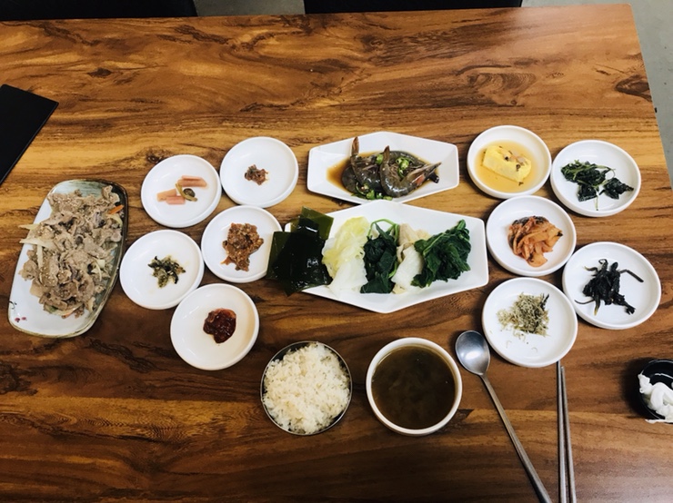  무의도여행 한국인의 밥상 소개된 무의도 맛집 데침쌈밥 불고기 간장새우 아카시아꽃 장아찌