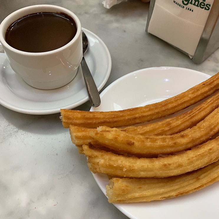  [madrid] 마드리드 여행 3일차, 산히네스(Churros), 라캄파나(Bocadillo), 알무데나 대성당, 산미구엘 시장