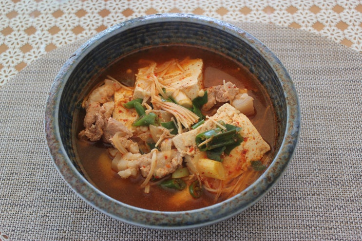  얼큰 돼지고기 두부찌개