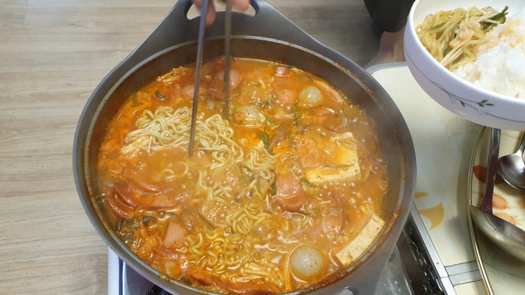  땅스부대찌개 : 가성비 부대찌개 good! 구리시장 맛집