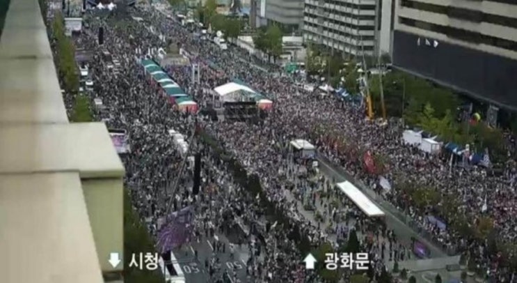 조국 사퇴를 위한 광화문 집회가 열리다