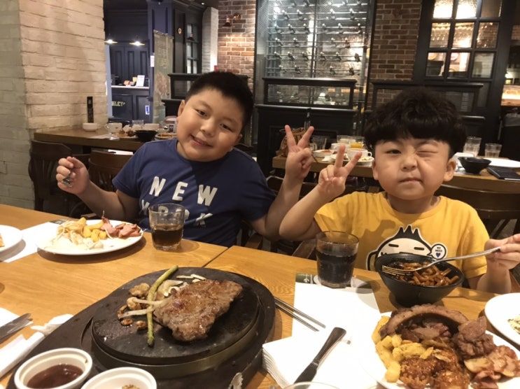  11번째 결혼기념일,청라 애슐리 w,편도선염
