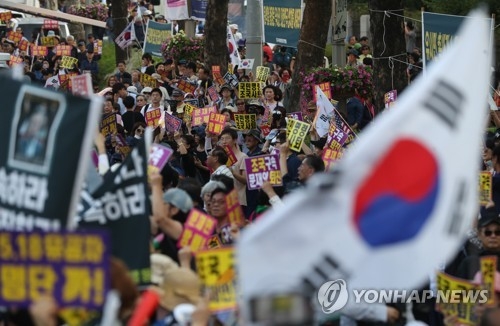 한국당, ‘反조국’ 대규모 광화문 집회 예고..“태풍 불어도 강행”