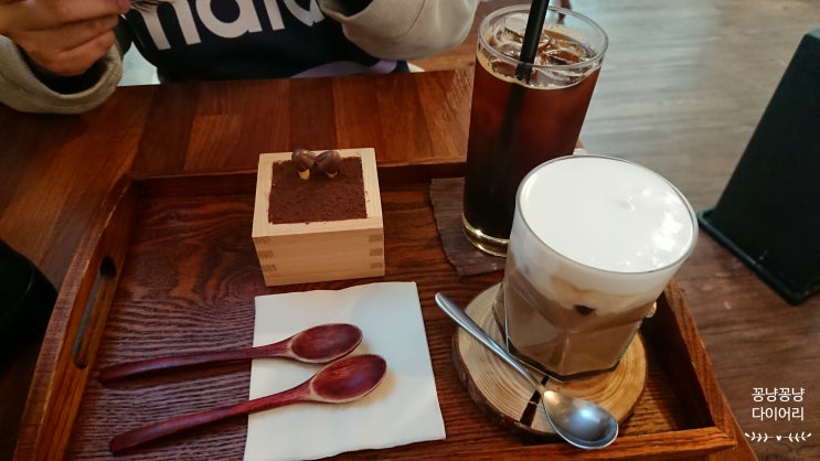  [분위기 좋은 카페] 백야, 티라미수 아인슈페너(비엔나커피) in 수유