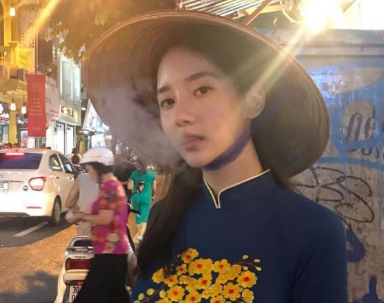  한서희, 아오자이 입고 담배…베트남 네티즌 비난까지