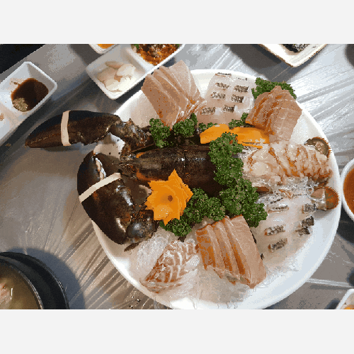 남광주시장에서 가을철별미 맛있는 랍스타코스요리 먹었어요.