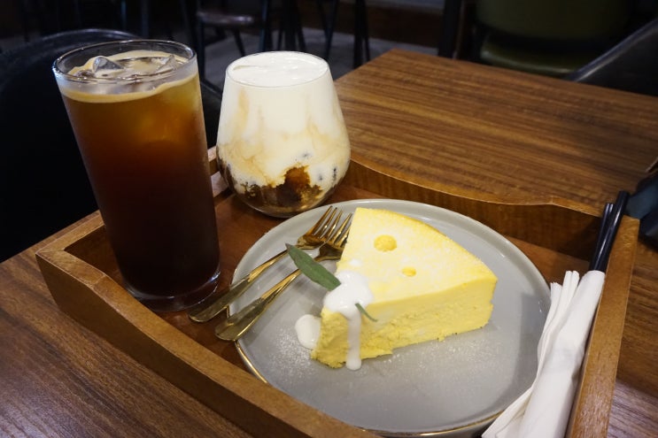  안산 고잔동카페 엘프리미어 가성비갑 아인슈페너 맛있어요!