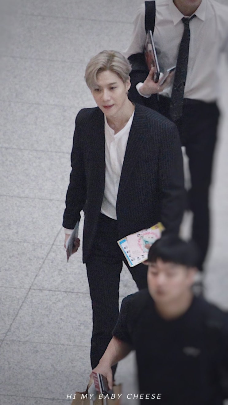  태민...슈퍼엠 기자회견(+공항 귀공자)