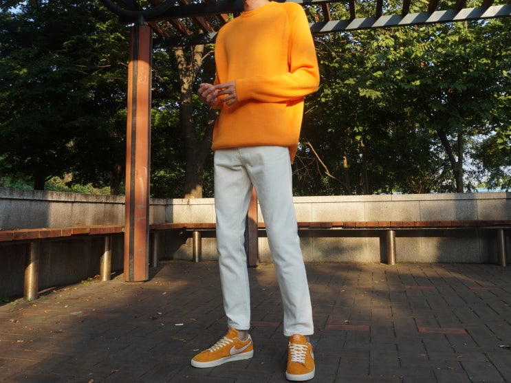  남자 크림진 신발 색감이 예쁘니 잘 어울리네