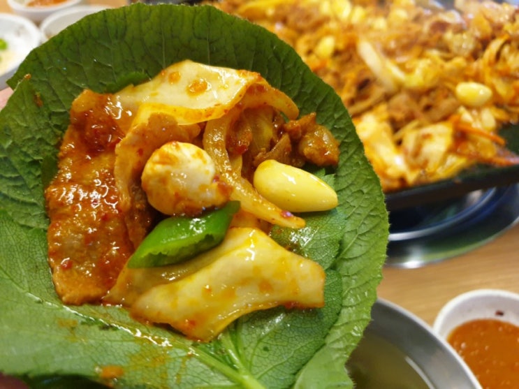  (청주 쌈밥 맛집) 싱싱하고 다양한 쌈 그리고 맛있는 제육쌈밥.. 쌈채소 전문 생고기집 ''소문난 시골쌈 생고기''