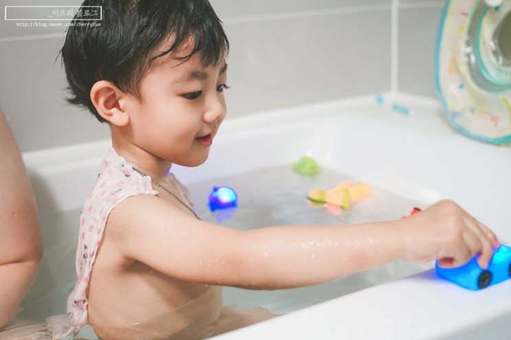 반짝반짝 물놀이장난감 예꼬맘 LED 목욕 욕실 물놀이 장난감 프렌즈