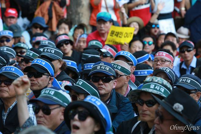  폭력집회로 얼룩진 광화문집회