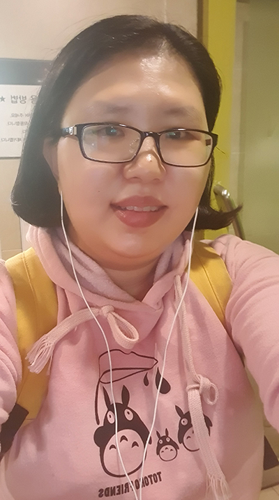  20191003 인선프리 단발 머리 평상시 모습 노란 백팩 분홍 후드
