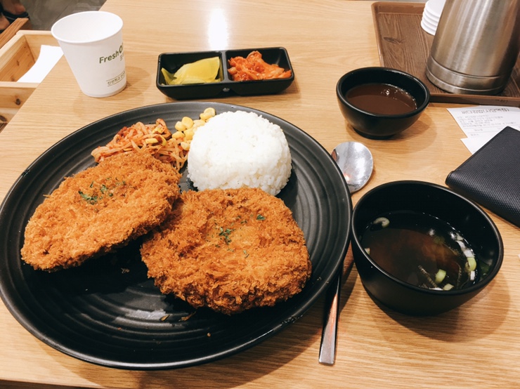  사당 남현동 싸다김밥에서 돈까스 맛보기!