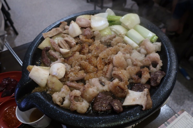  홍대곱창하면 역시. 교수곱창 3호점으로 가봄