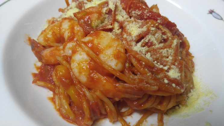  토마토페이스트 파스타 간단하게 만들었어요.