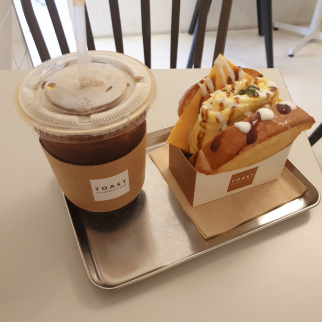  빵순이의 빵만 먹는 일상